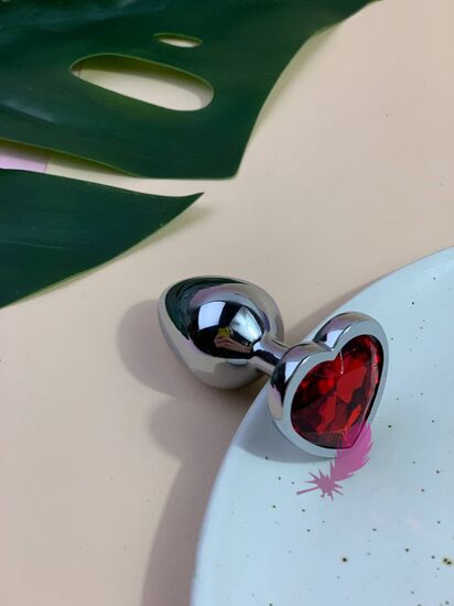 Маленькая серебряная анальная пробка с кристаллом в виде сердца - фото1