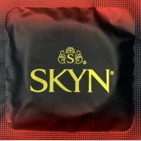 Безлатексні презервативи SKYN Intense з крапками 1 шт Безлатексні презервативи SKYN Intense з крапками 1 шт